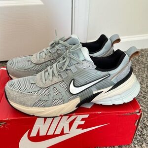 Women’s Nike V2K Run Light Pumice/Chrome size 9